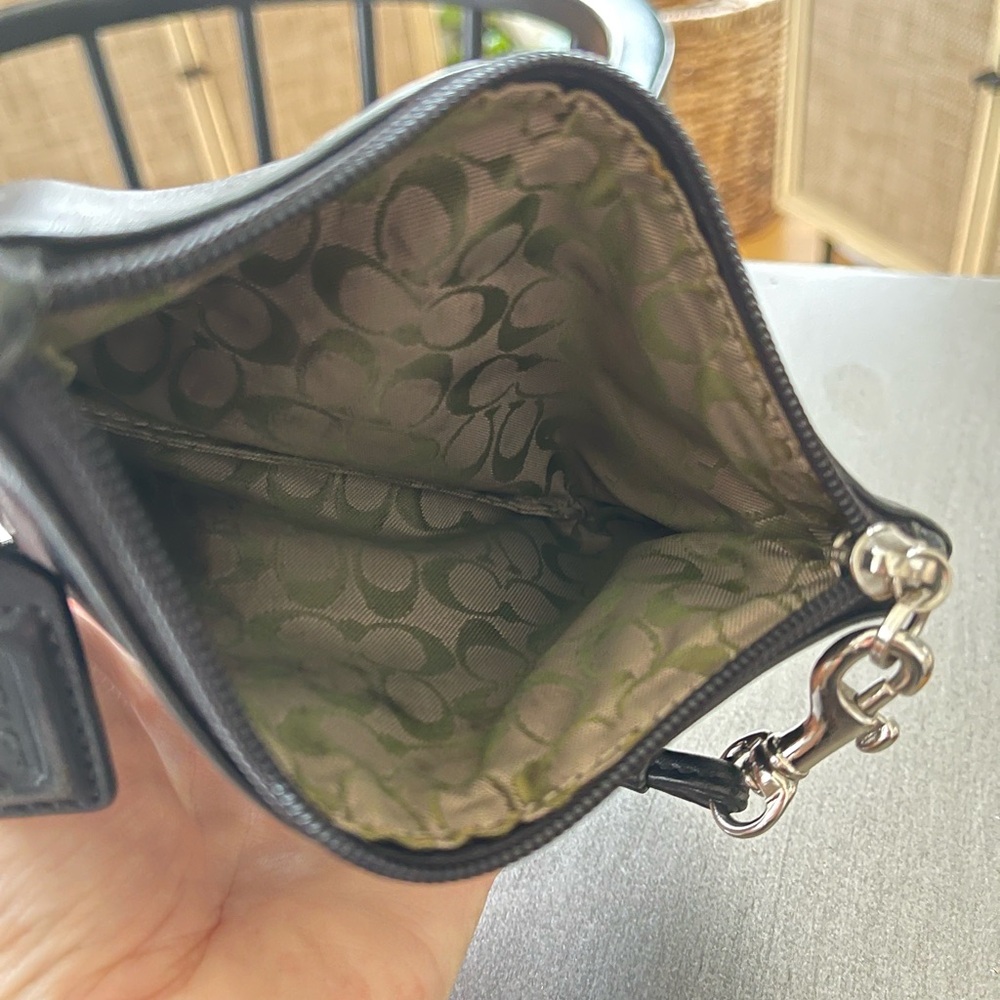 Authentic Vintage Coach Black Leather Wristlet - Picture 4 of 4